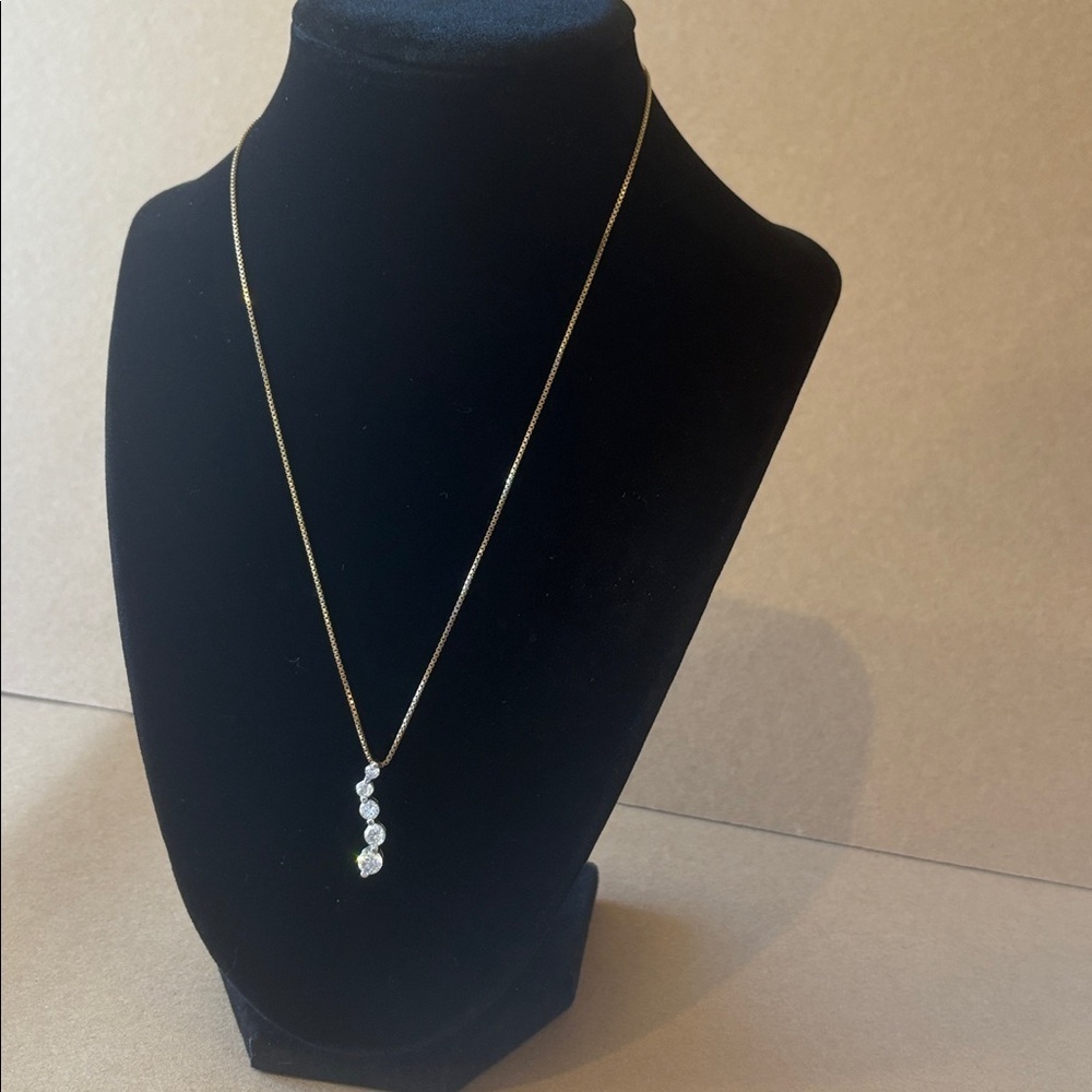 Silver journey pendant .925 with 5 tier’ed Moissanites